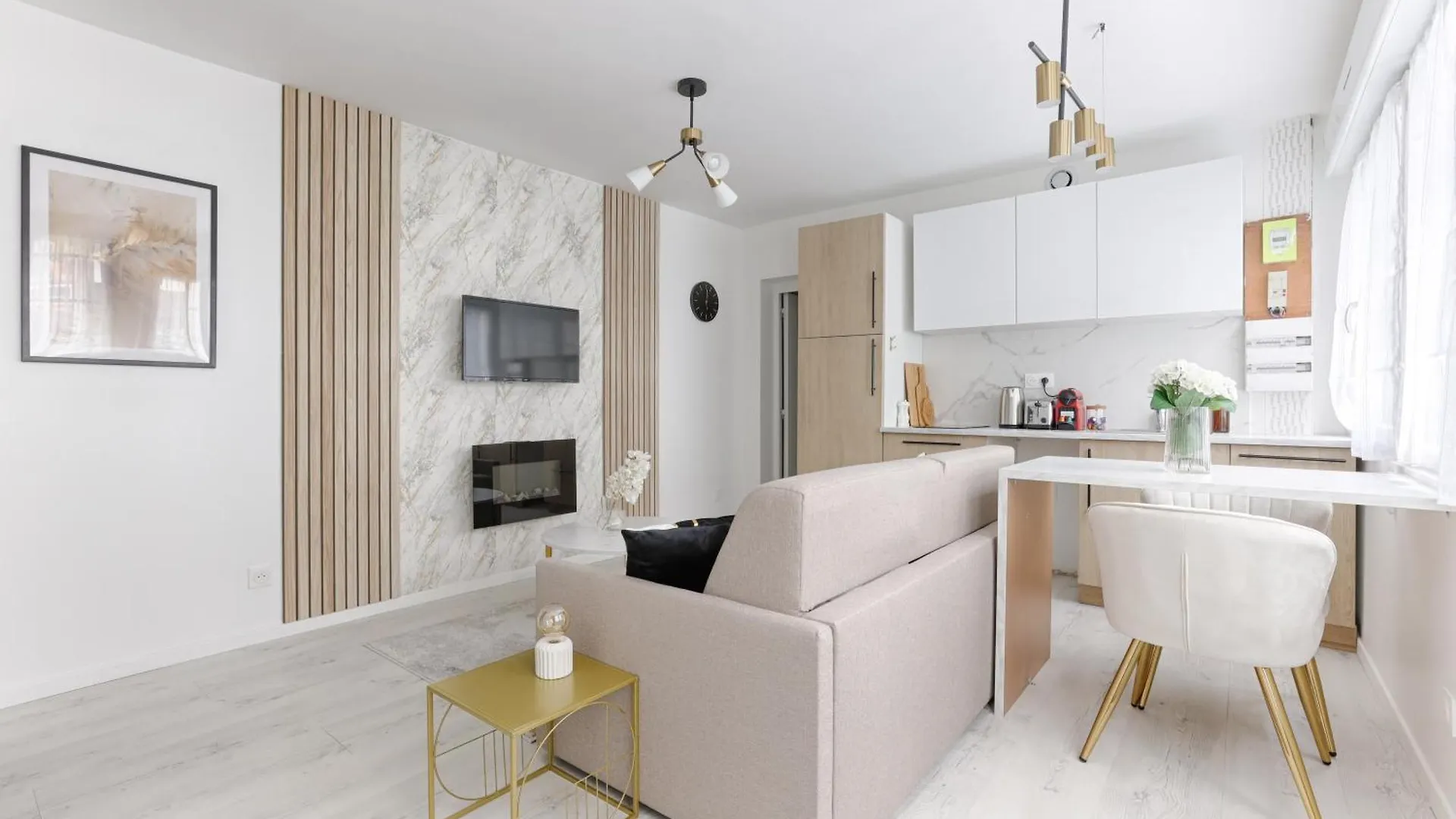 Saint Antoine Marais Charming Apartment 1Br Paris France
