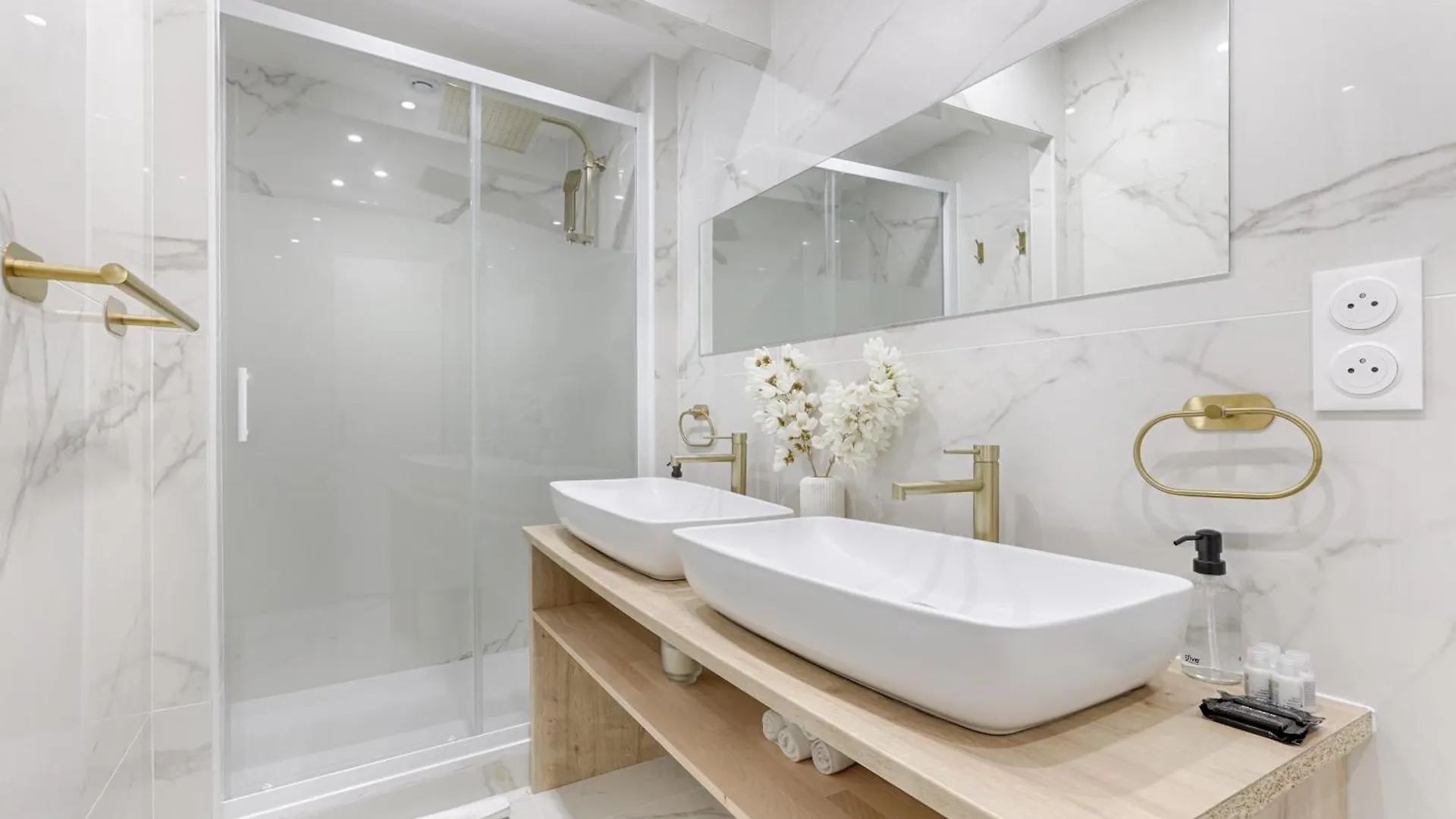 Saint Antoine Marais Charming Apartment 1Br Paris France