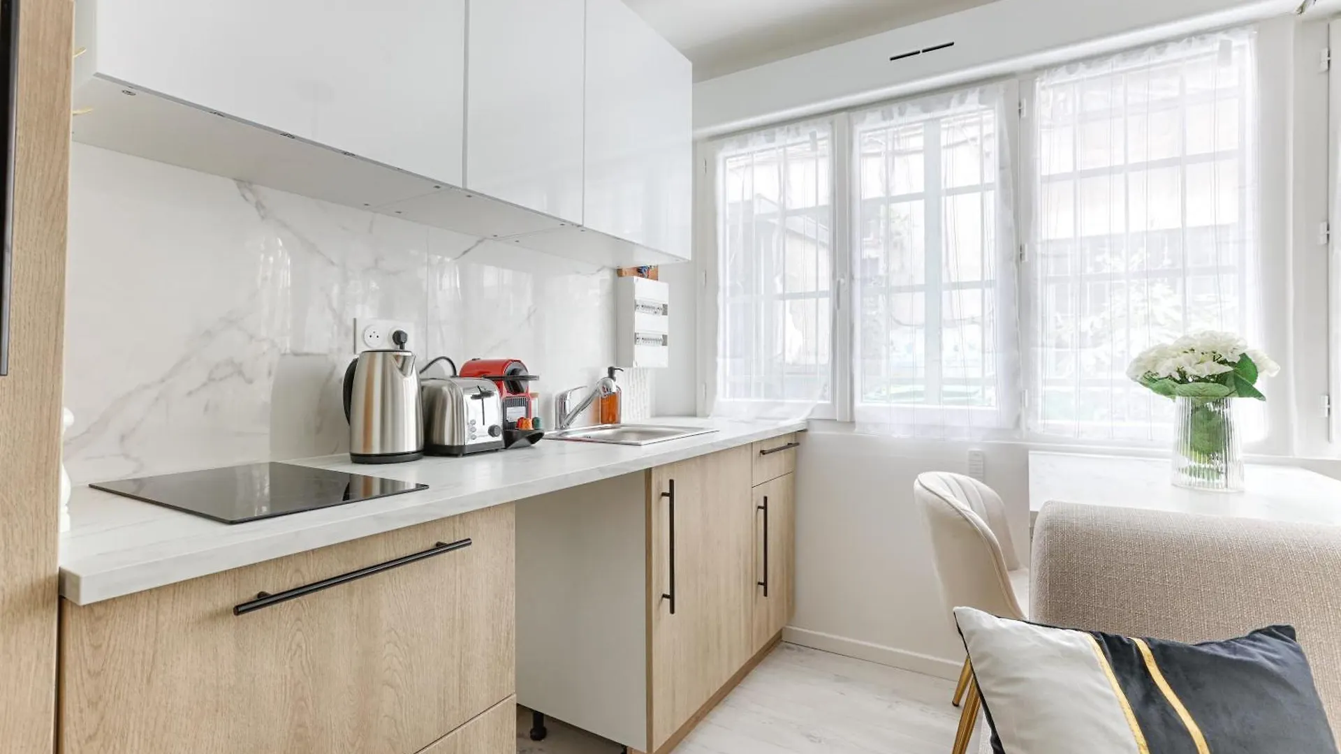 Saint Antoine Marais Charming Apartment 1Br Paris